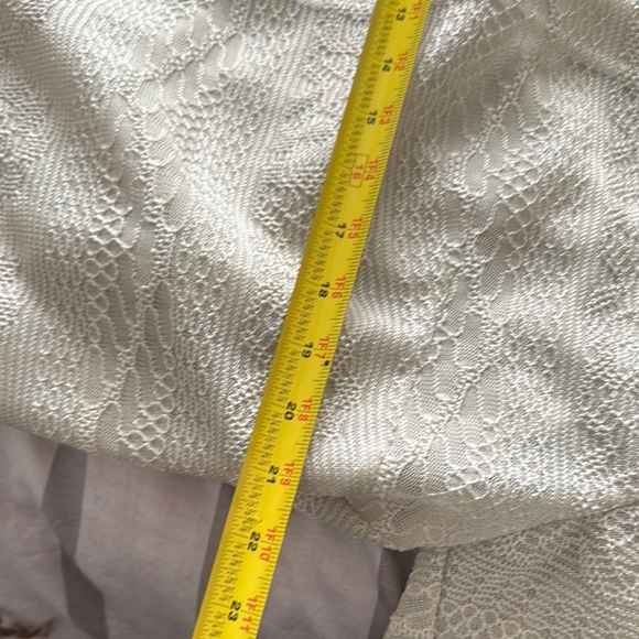 Elegant Cream Lace Overlay Dress Set - Picture 6 of 8